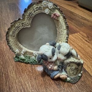 Charming Heart-Shaped Photo Frame with Cows